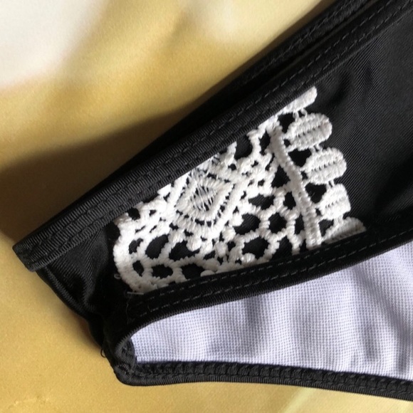 Black and white lace two piece swimsuit - Picture 7 of 7